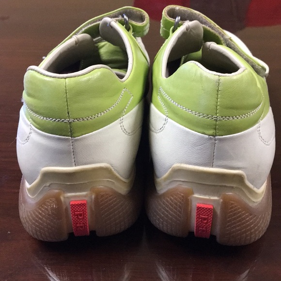 Prada walking shoe size 8 - Picture 2 of 2
